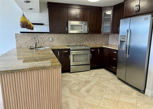 Building Photo - 14415 N Kendall Dr