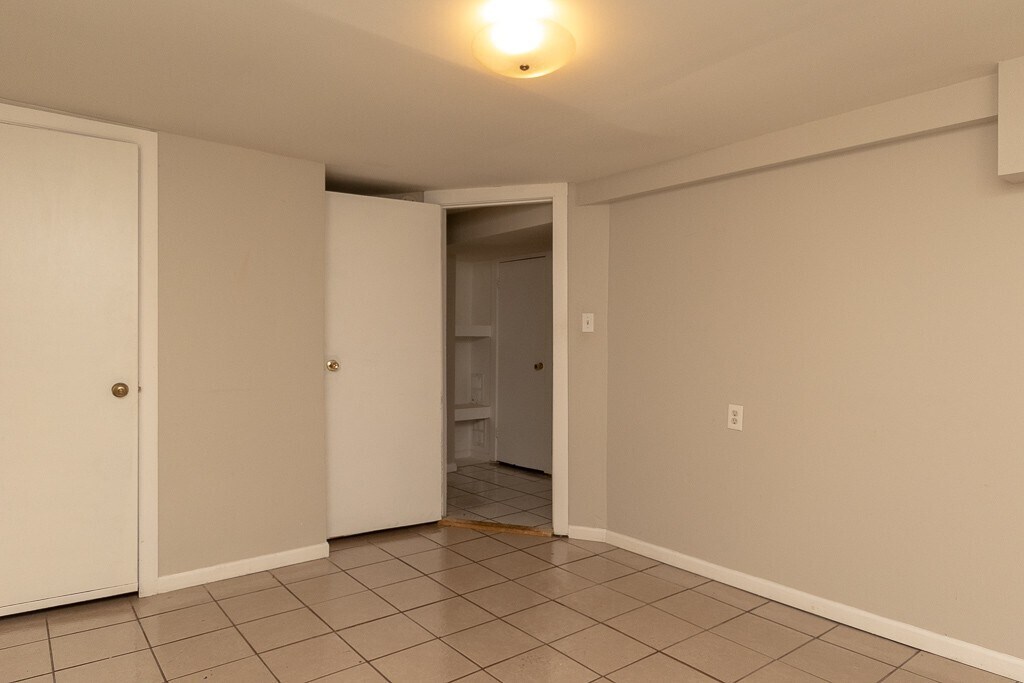 Building Photo - 1052 N Oakley Blvd