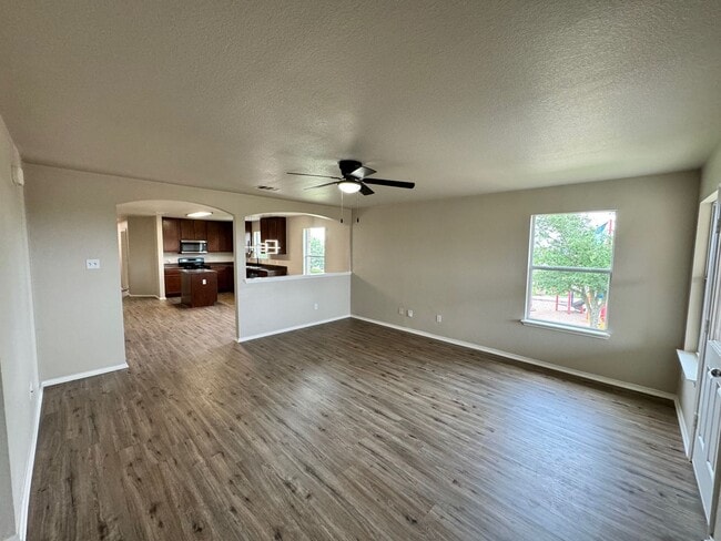 Building Photo - Beautifully 3 Bed, 2 Bath Renovated Home Near Austin – Spacious Layout & Community Perks