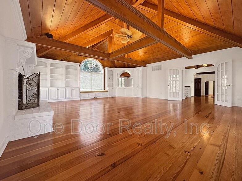 Building Photo - 109 Elizabeth Meriwether