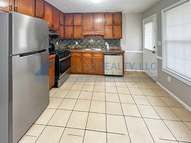 Building Photo - 1272 Labelle St