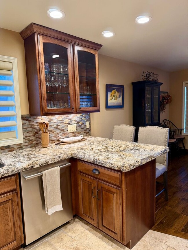 Building Photo - 2 bedroom Golf course Condo