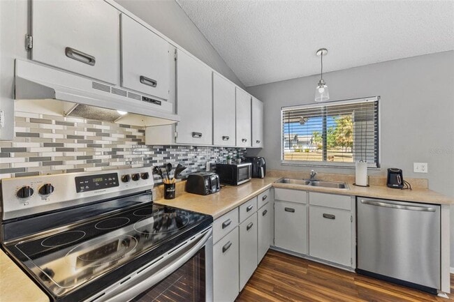 Building Photo - 7694 Indian Ridge Trail S