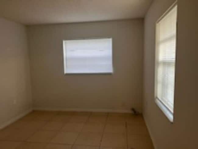Building Photo - Marion Oaks home
