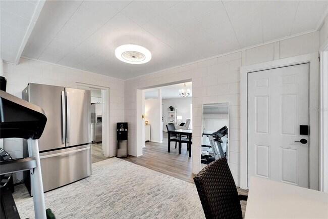 Building Photo - 1216 Hacienda Dr