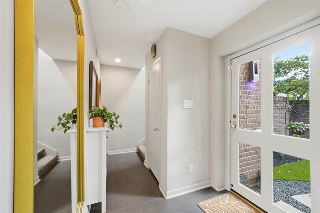 Building Photo - 2310 Steel St