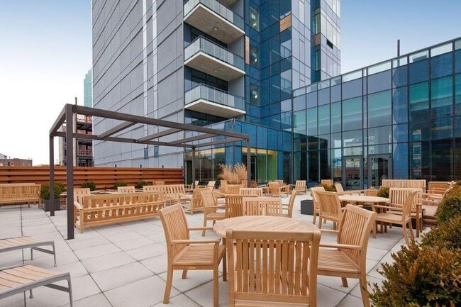 Building Photo - 0 bedroom in LONG ISLAND CITY NY 11101