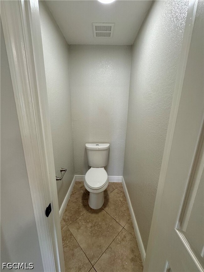 Building Photo - 3829 SW 17th Pl