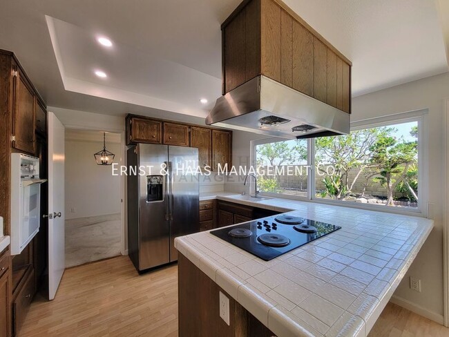 Building Photo - Beautiful 4 Bedroom 2.5 Bath Executive Hom...