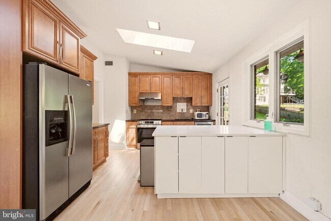 Building Photo - 8400 Thornden Terrace