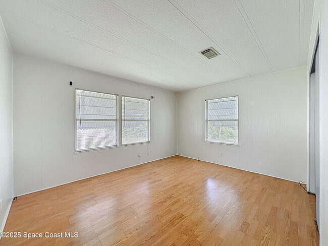 Building Photo - 568 Jennifer Cir
