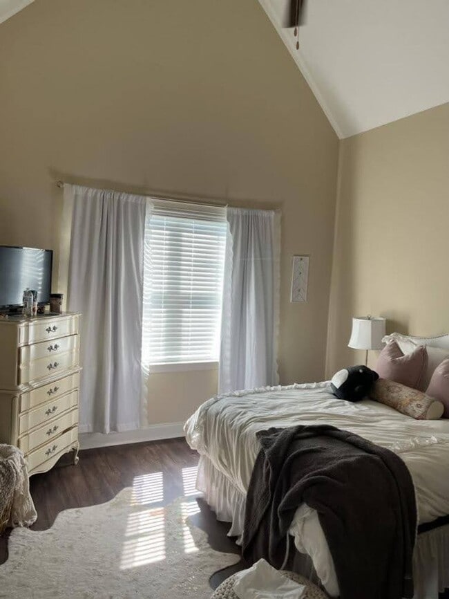 Building Photo - Modern 3BR/3.5BA Townhome Near Auburn Univ...