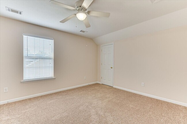 Building Photo - 913 Cabot Cove