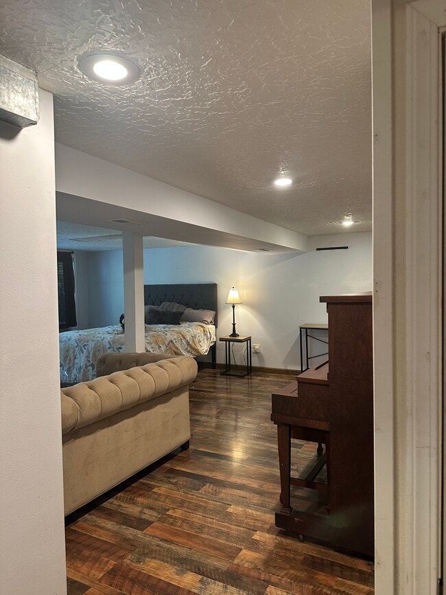 Building Photo - 5034 SW Vesta St