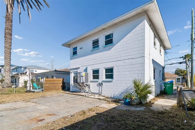 Building Photo - 14919 N Bayshore Dr