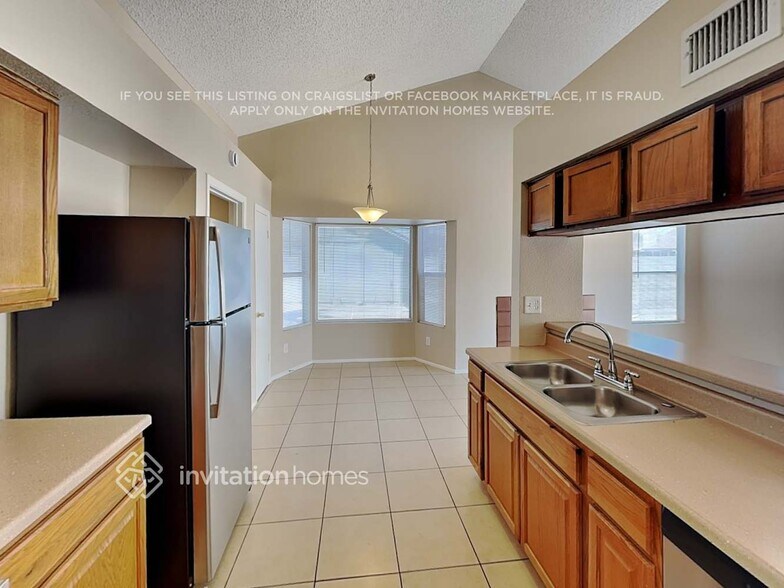 Building Photo - 8414 W Windrose Dr