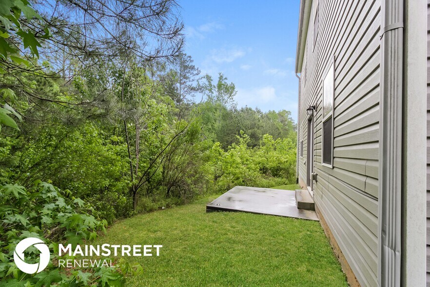 Building Photo - 2944 S Hills