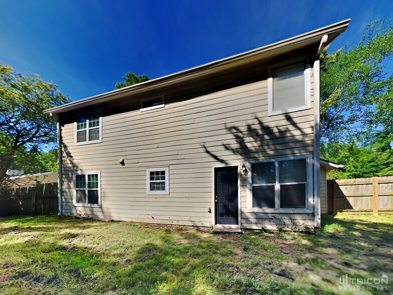 Building Photo - 1051 Park Creek Cir