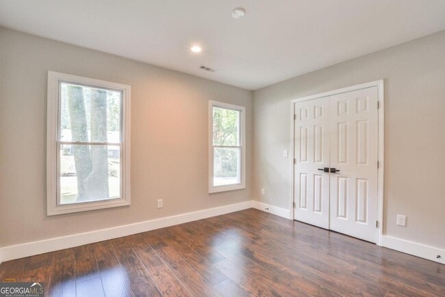 Building Photo - 1391 Kennesaw Dr NW
