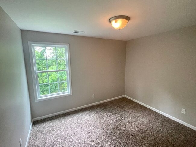 Building Photo - Antioch 3 bedroom townhome w/ 1 car garage!