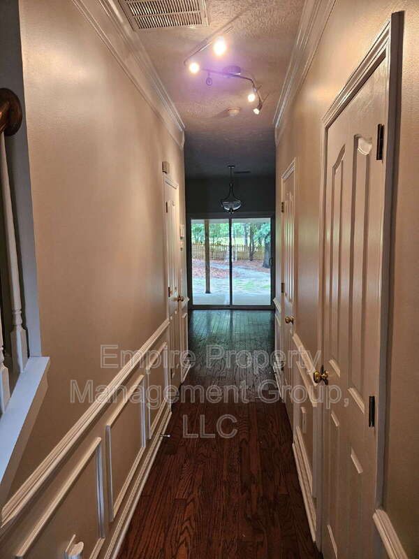 Building Photo - 202 Castlebury Dr