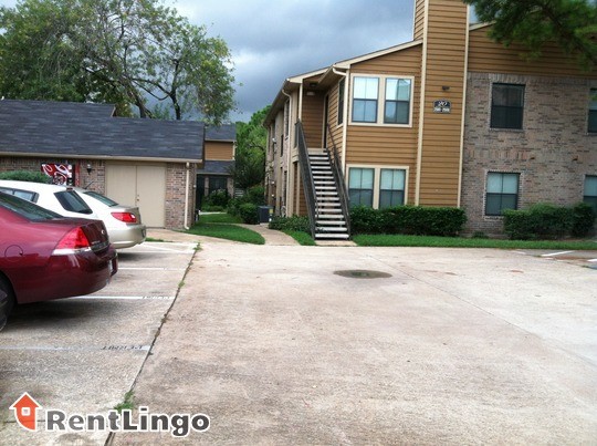 Building Photo - 5500 De Soto St
