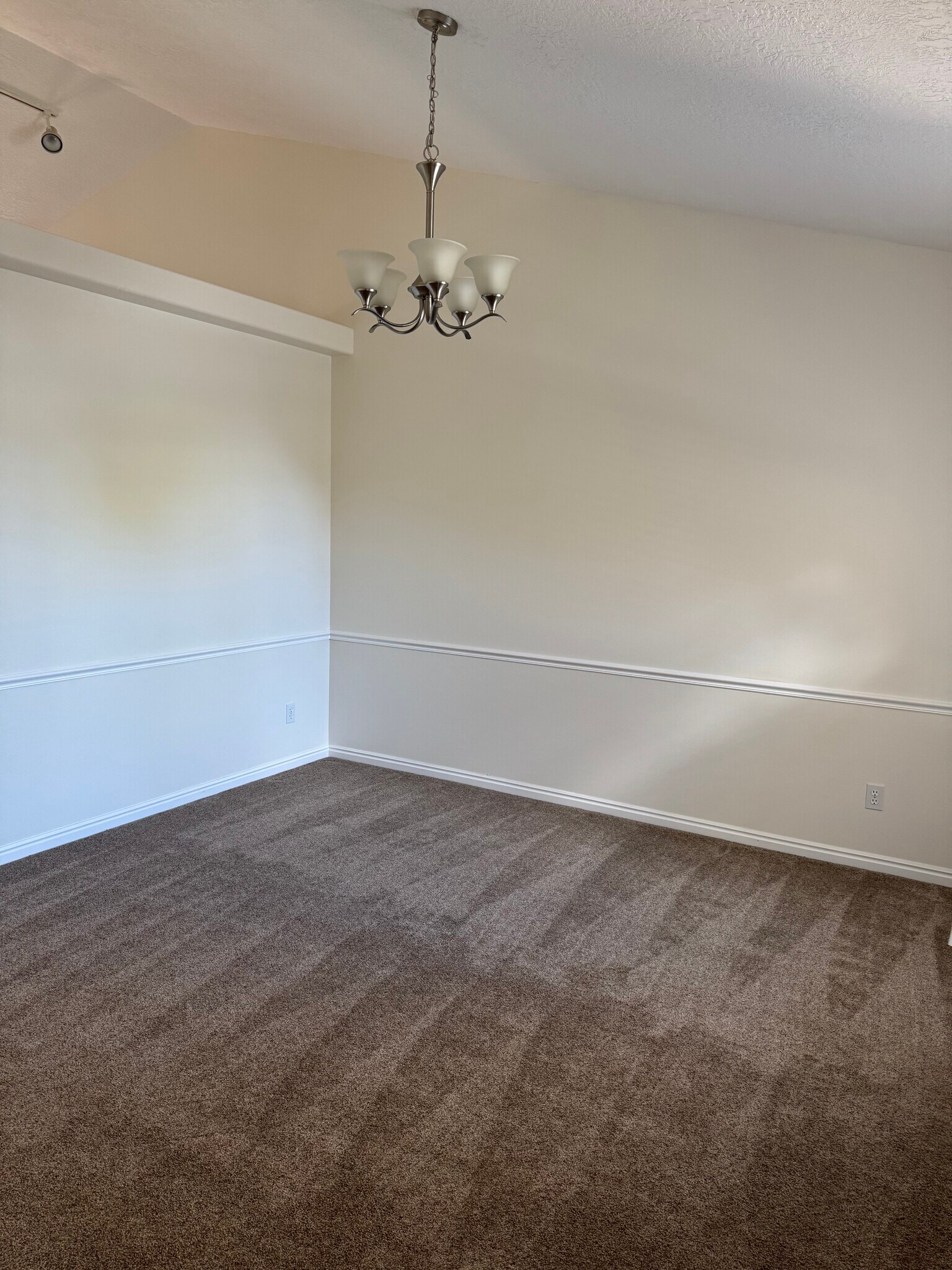Building Photo - 1117 E 200 S