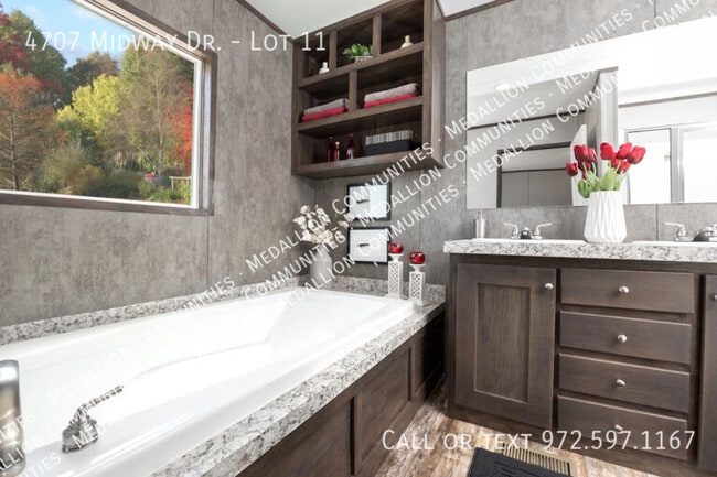 Building Photo - 4707 Midway Dr