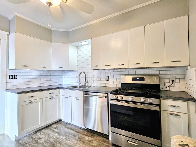 Building Photo - 324 S Broad St