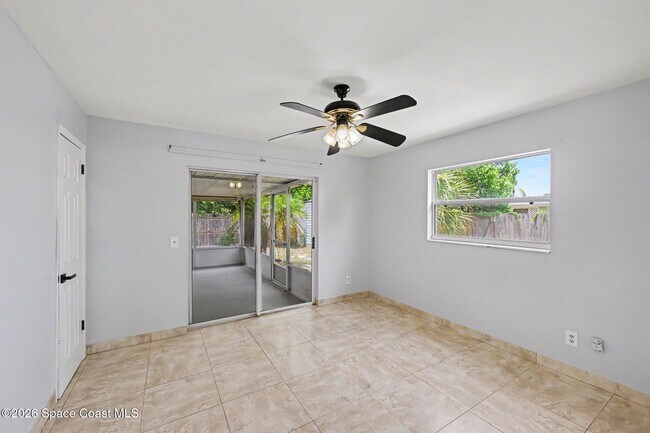 Building Photo - 2292 Lakeview Dr