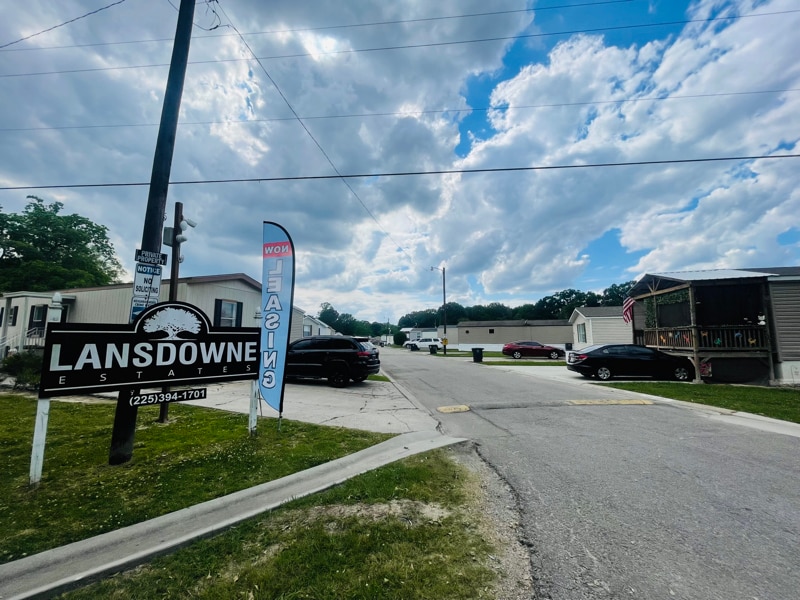 Building Photo - 9477 Lansdowne Rd