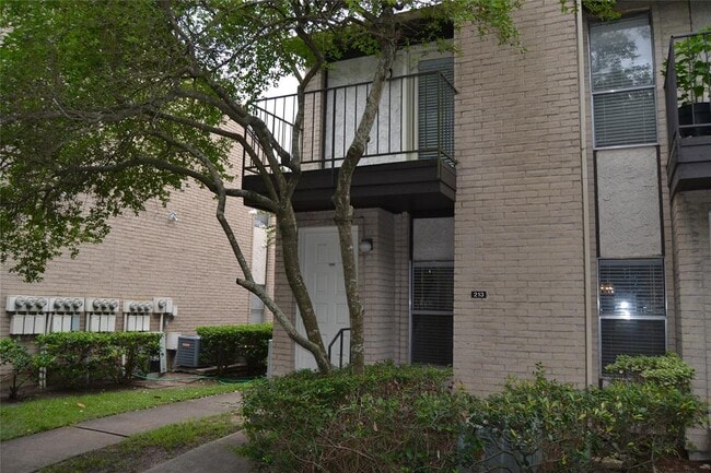 Building Photo - 2021 Spenwick Dr