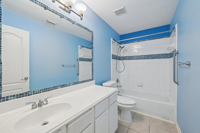 Building Photo - 15114 Magnoliabough Pl