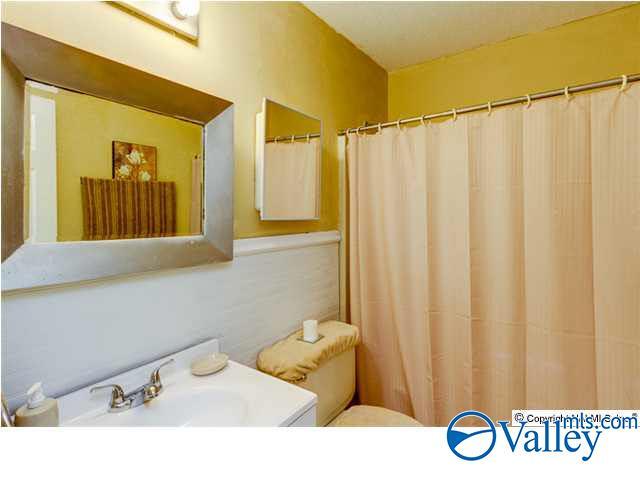 Building Photo - 127 Frankie Ln