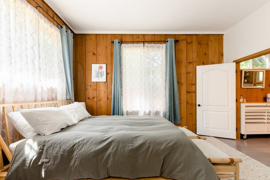 Building Photo - 4403 W Alpine St