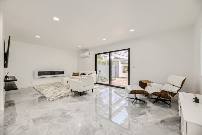 Building Photo - Golf Course Views from LVCC home