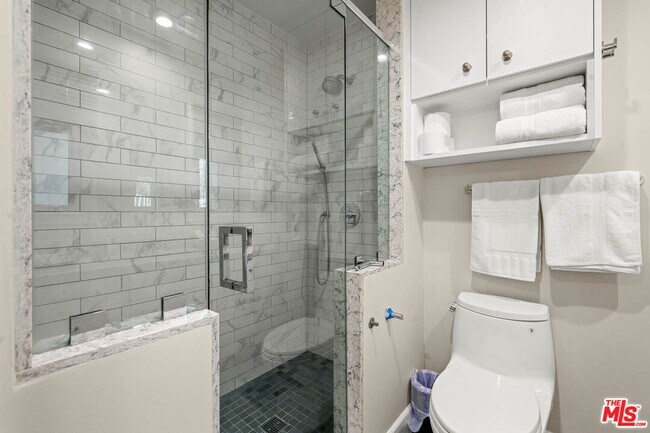 Building Photo - 14034 Valerio St