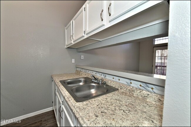 Building Photo - 6023 Bridalveil Dr