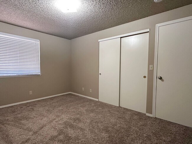 Building Photo - 21-734