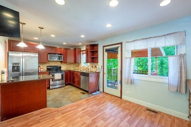 Building Photo - 121 S Orchard Dr