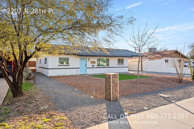 Building Photo - 2207 N 28th Pl