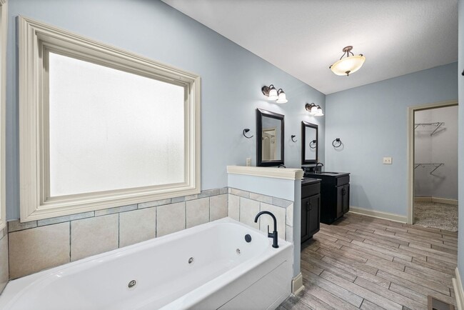 Building Photo - 3 Bedroom 2 Bath Pet Friendly Home For Rent!