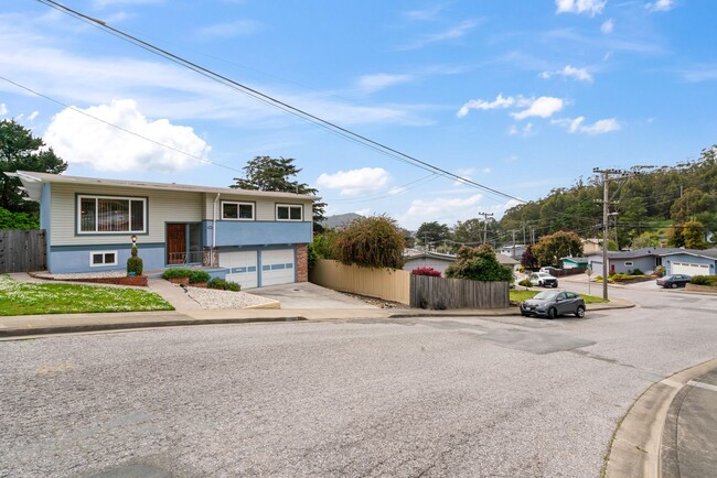 Building Photo - Coastal Charm in Linda Mar - Spacious Home...