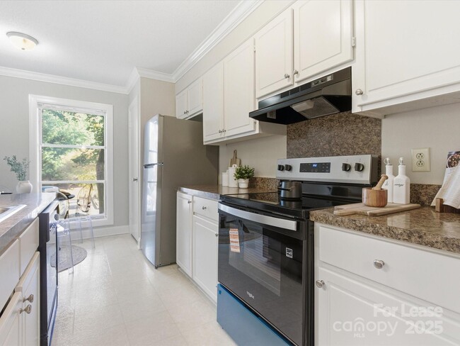 Building Photo - 7925 Charter Oak Ln