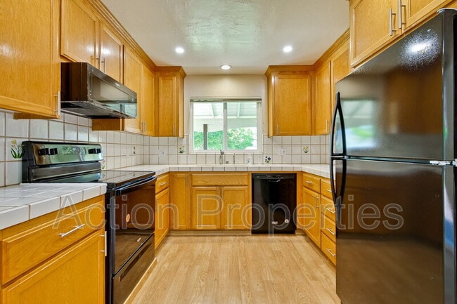 Building Photo - 1128 Kentwood Ave