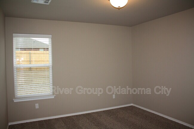Building Photo - 13121 Beekman Dr