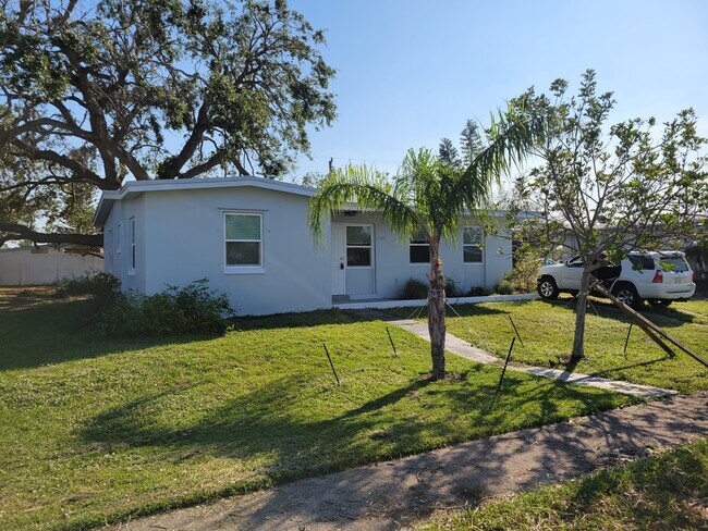 Building Photo - 22227 Hernando Ave