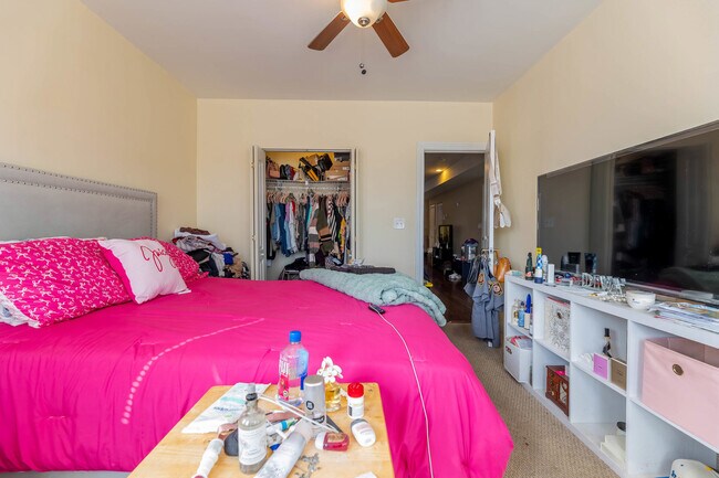 Building Photo - 8010 S Michigan Ave