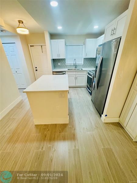 Building Photo - 805 W Oakland Park Blvd