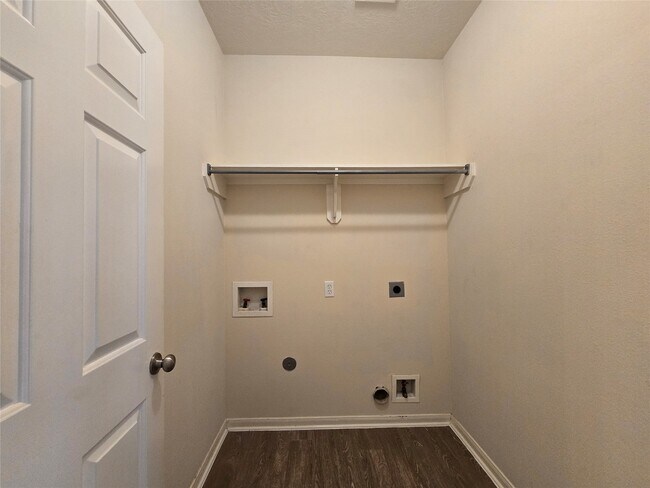 Building Photo - 802 Marksey Ct